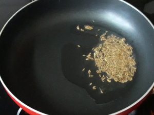 jeera frying for aloo ratia