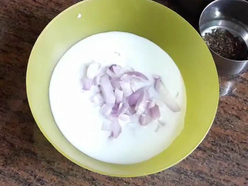 chopped onion in onion raita