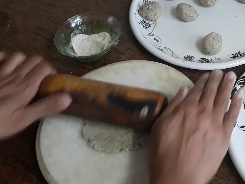 rolling kuttu ki puri