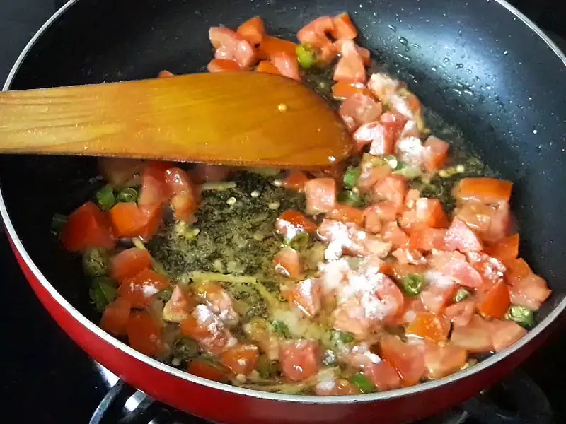 salt added in tomatoes