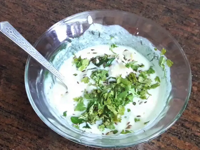 garnish aloo raita with coriander
