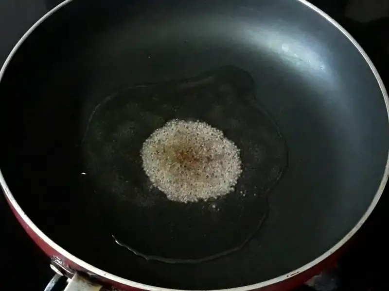 splutter mustard seeds in oil