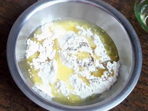 add oil in maida for making samosa pastry