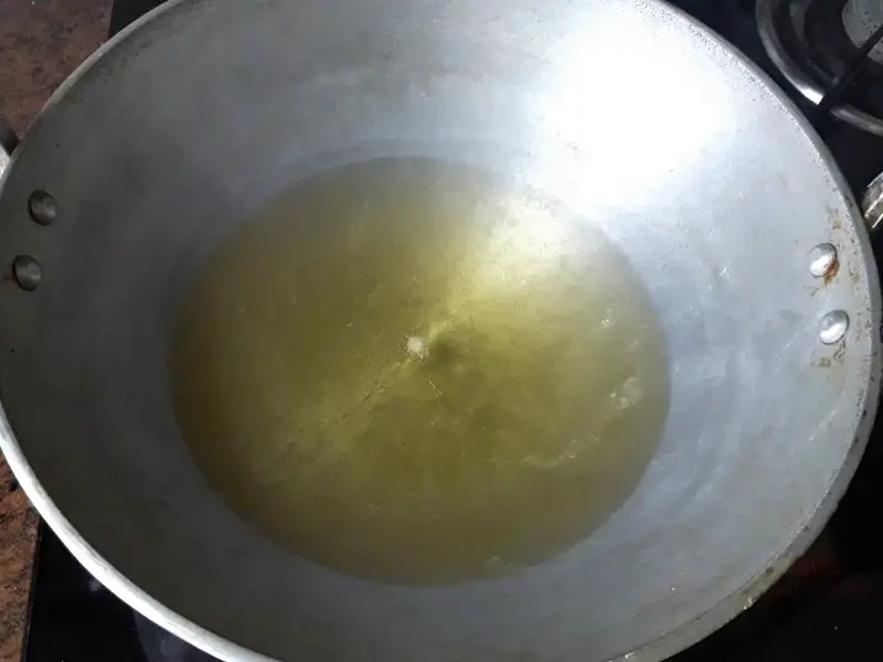 test the oil is hot or not for frying