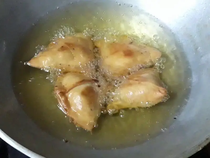 fry the samosa until it becomes golden brown