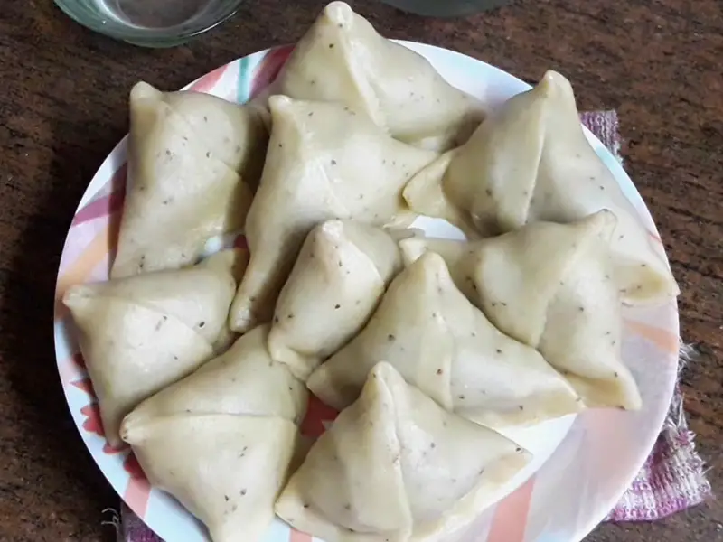 prepare all samosa by filling its stuffing