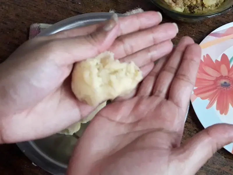 make round ball of the samosa dough