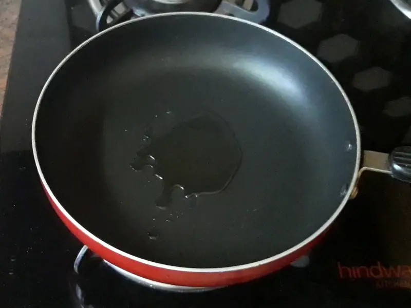 cooking oil in the pan for heating