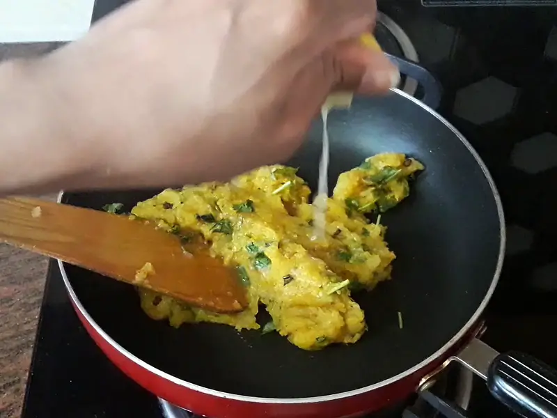 lemon juice on top of potato masala tadka