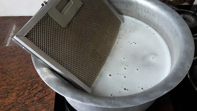 put mesh filter on boiling water