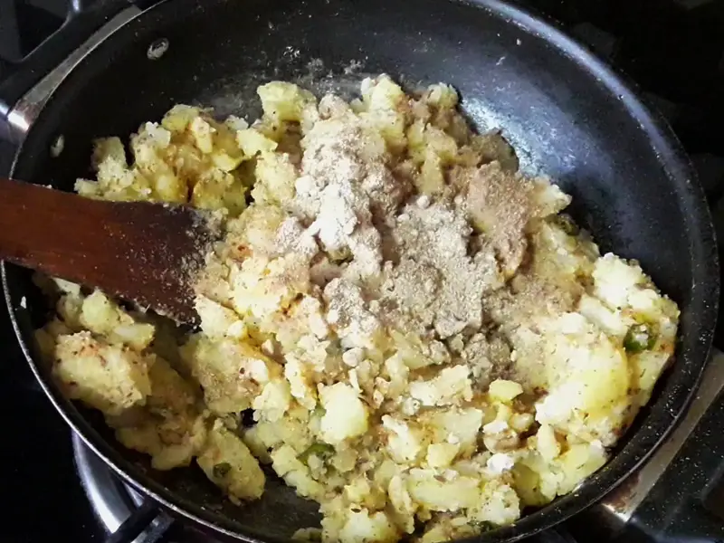 add dry mango powder (amchur) in potatoes stuffing