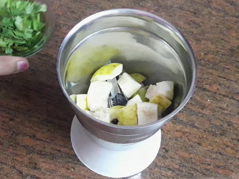 put amrud in blending jar for making chutney