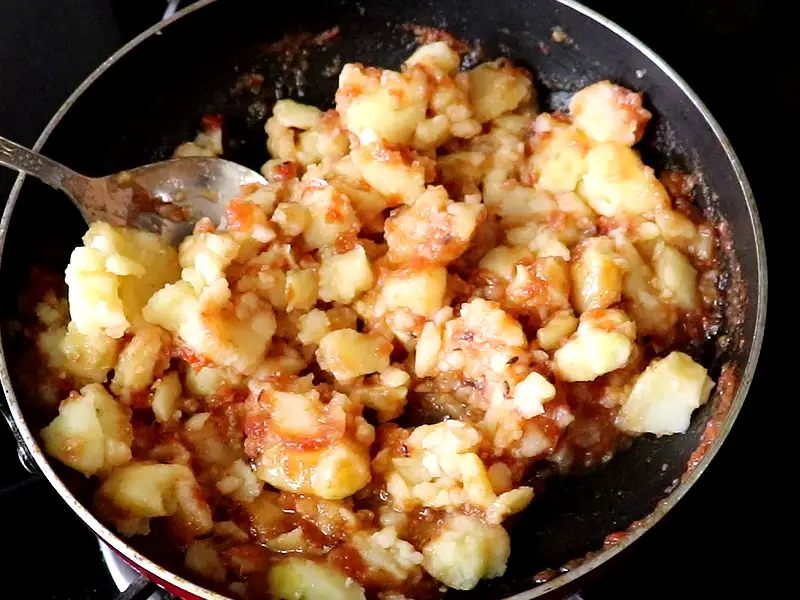 mixed potatoes with tomatoes