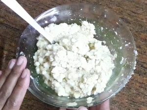 mixing all the ingredients in sabudana