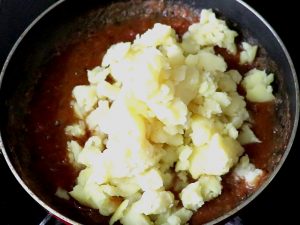 potatoes added in the tadka