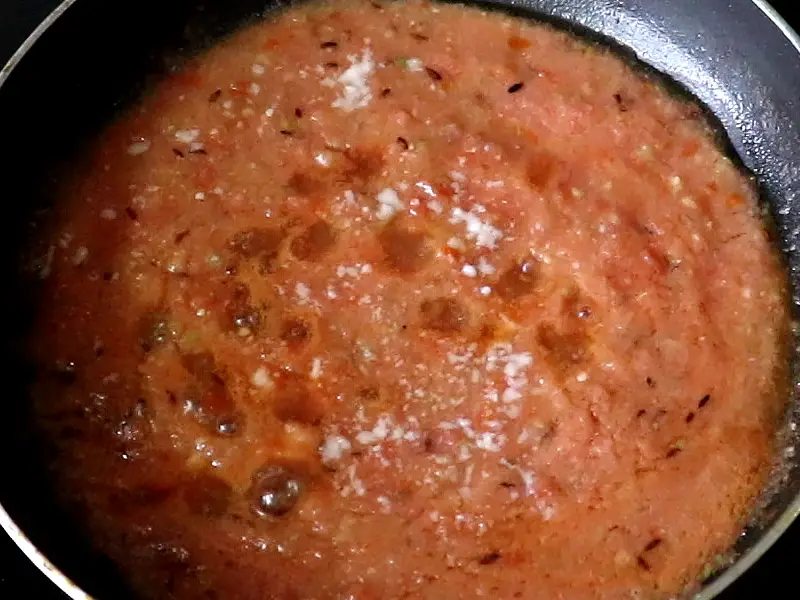 salt added in tomatoes