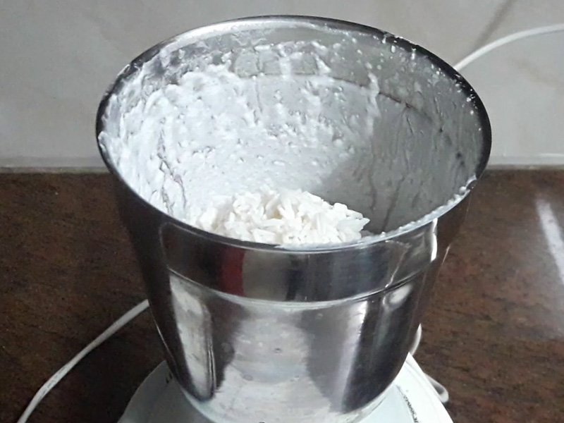 grinding rice in mixer