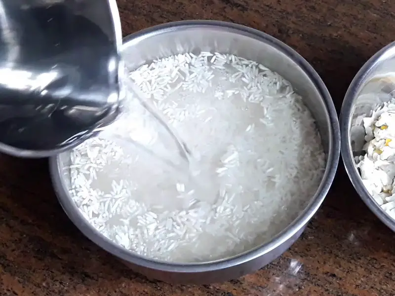 rinse rice in water