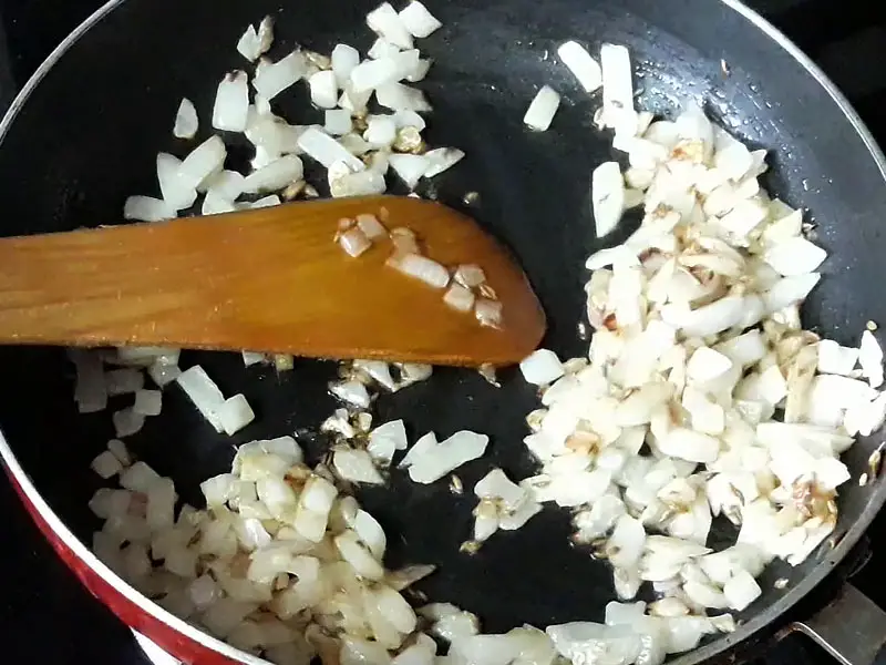 frying onions for bhindi do pyaza