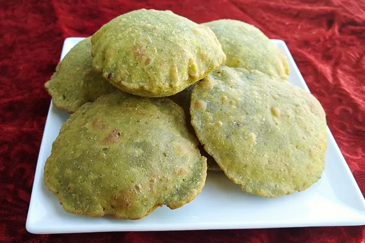 matar ki puri (peas puri)