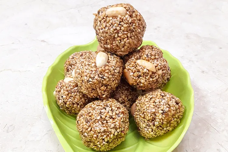 Til Ke Laddu (Sesame Laddu)