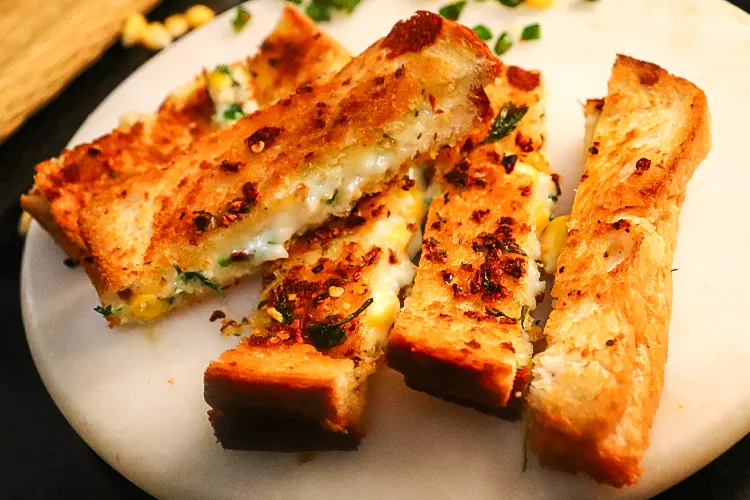 cheese garlic bread recipe on tawa