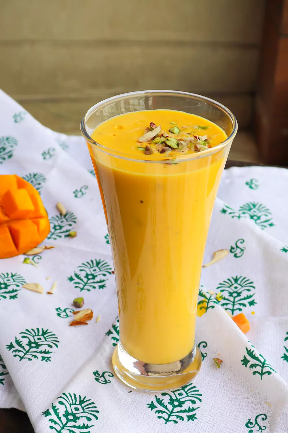 mango smoothie recipe with yogurt