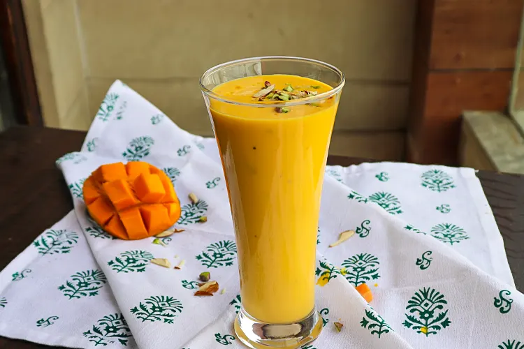 Mango Smoothie Recipe with Yogurt