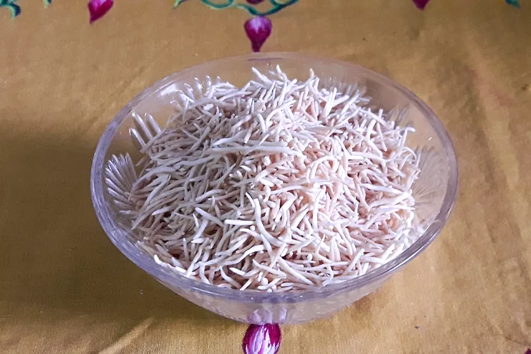 Jawa Kaise Tode – How to make raw seviyan (vermicelli)